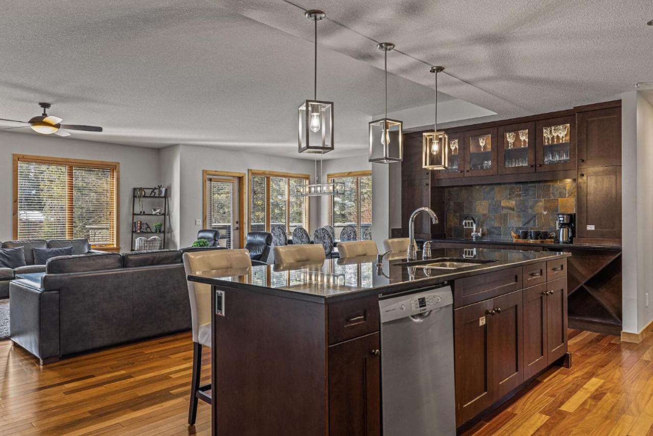 3 Bedroom Condo By Canadian Rockies Vacation Rentals Canmore Bagian luar foto