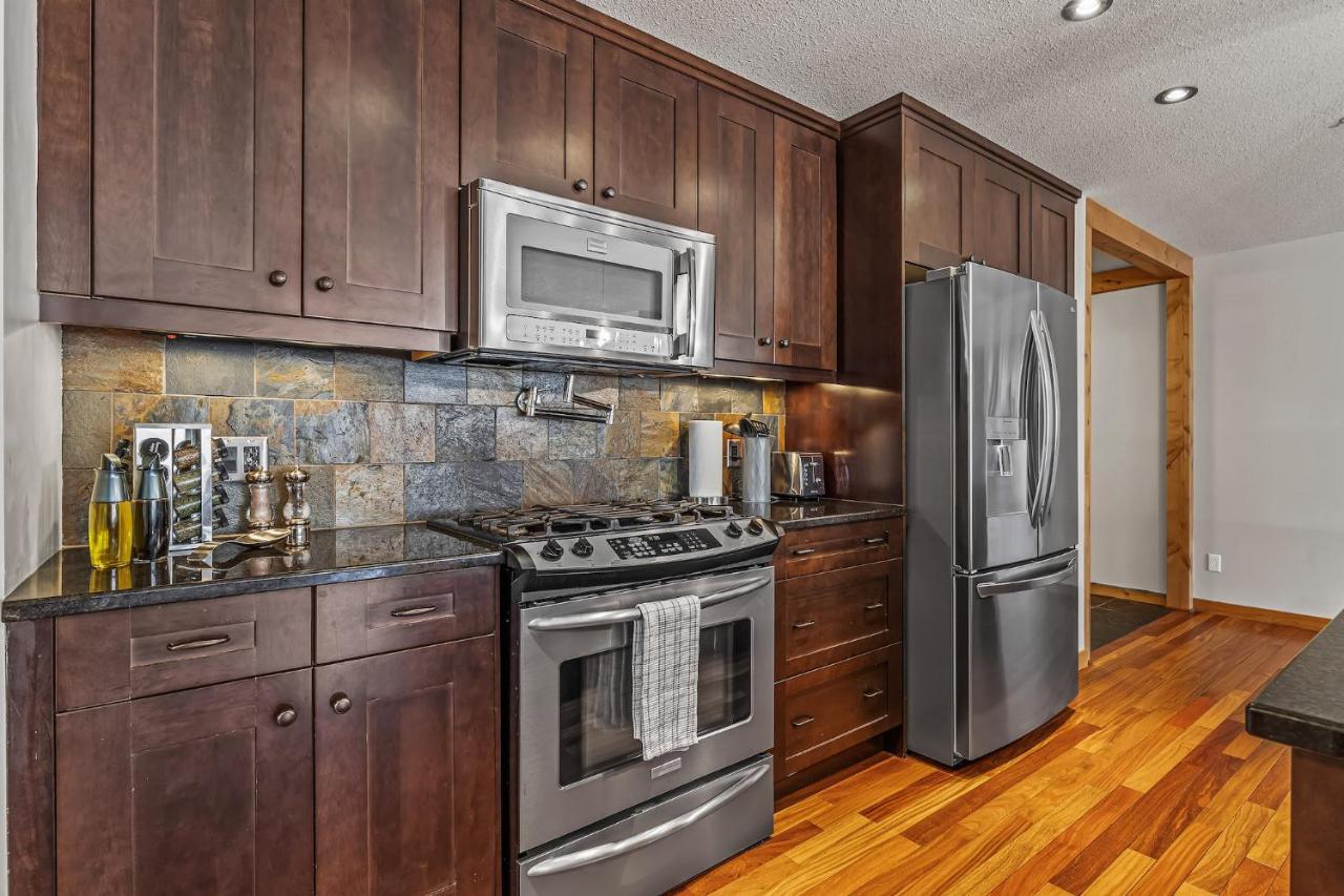 3 Bedroom Condo By Canadian Rockies Vacation Rentals Canmore Bagian luar foto