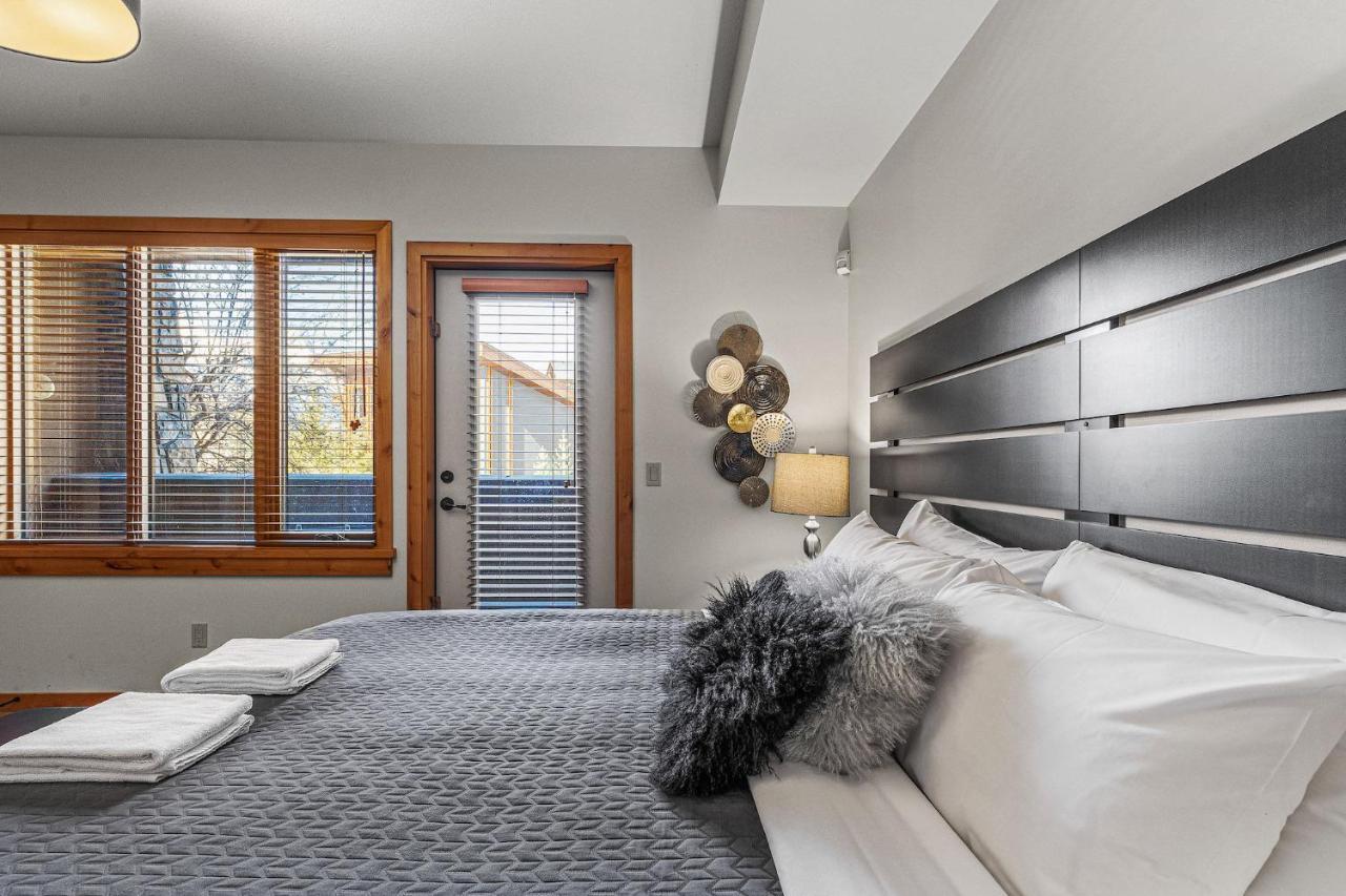3 Bedroom Condo By Canadian Rockies Vacation Rentals Canmore Bagian luar foto