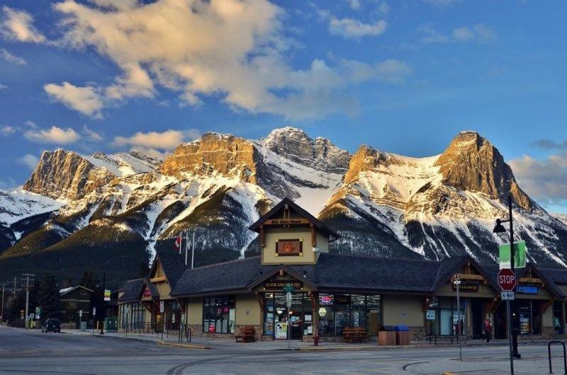 3 Bedroom Condo By Canadian Rockies Vacation Rentals Canmore Bagian luar foto