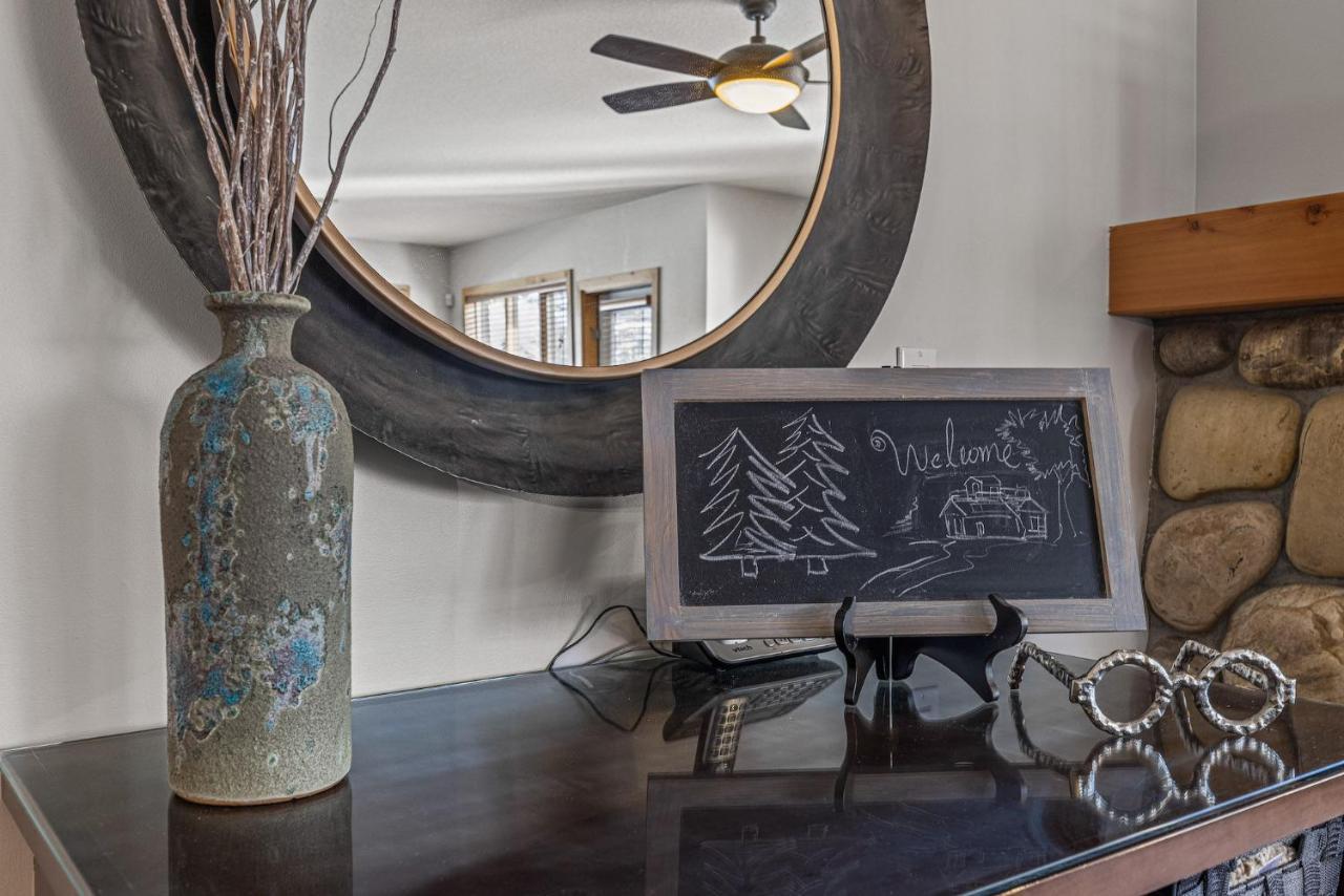 3 Bedroom Condo By Canadian Rockies Vacation Rentals Canmore Bagian luar foto