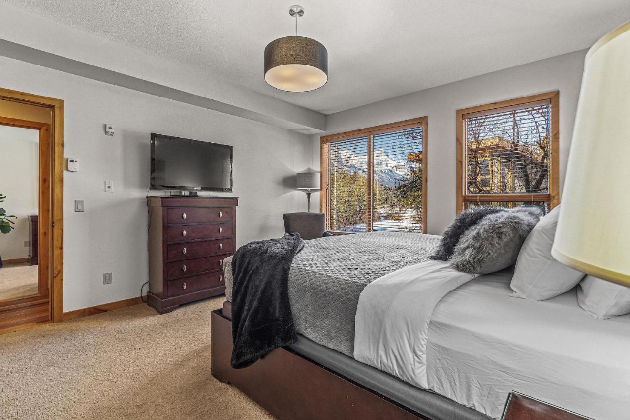 3 Bedroom Condo By Canadian Rockies Vacation Rentals Canmore Bagian luar foto