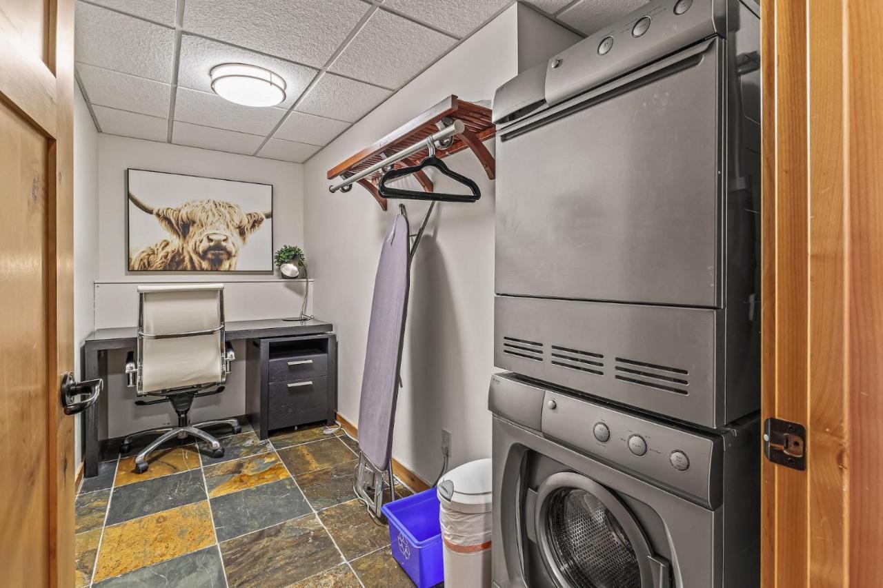 3 Bedroom Condo By Canadian Rockies Vacation Rentals Canmore Bagian luar foto